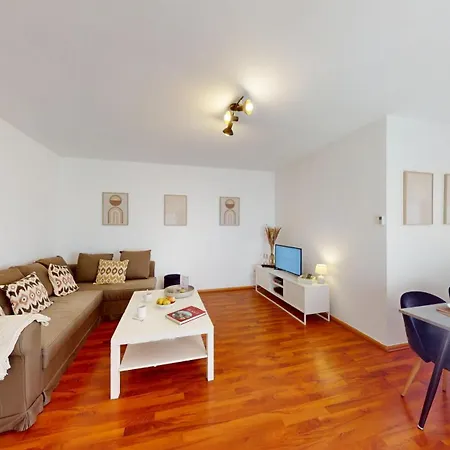 L'edenhome 1 Parking Lägenhet *